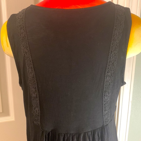 Beautiful & Soft Weekend SUZANNE BETRO Black Eyelet Bib Tunic NWT - Picture 6 of 10
